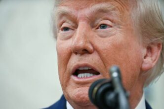 Donald Trump Respinge L27Acroni