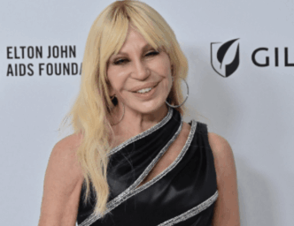 Donatella Versace Prende Le Di