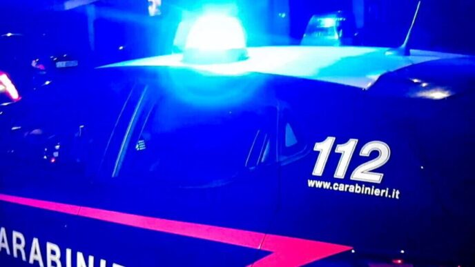 Donna Minaccia E Ferisce Un Uo
