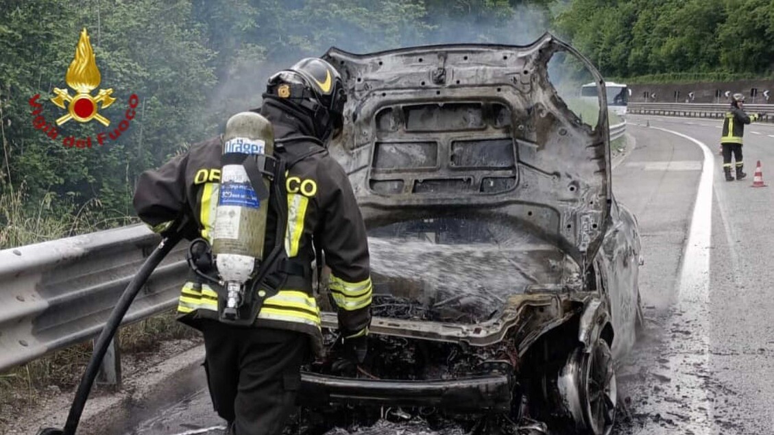 Donna Salva Prima Che Le28099Auto V
