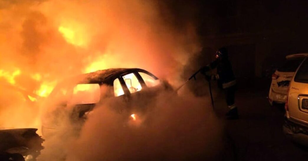 Due Auto Incendiate A Banchett