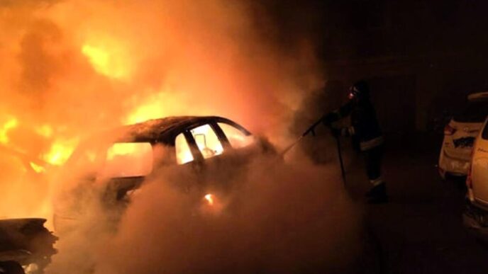 Due Auto Incendiate A Banchett