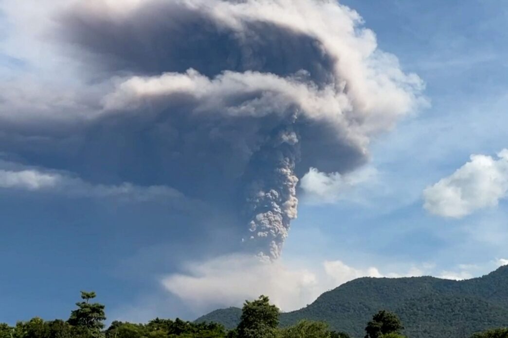 Eruzione Vulcanica Del Monte L