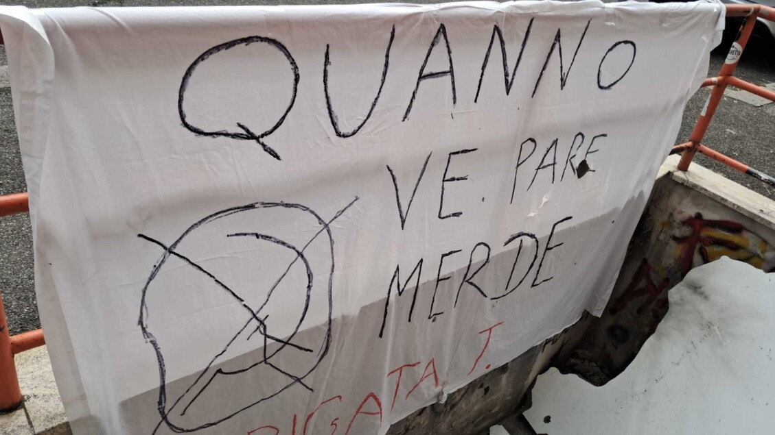 Esplosione E Danni Alla Porta