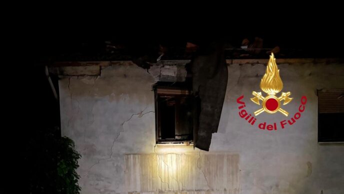 Esplosione Nella Notte In Casa