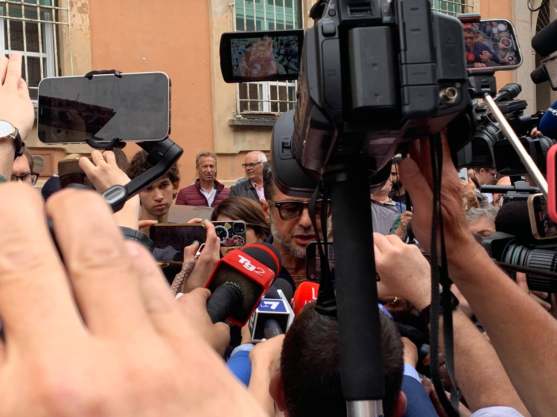 Fabrizio Corona Si Presenta Da