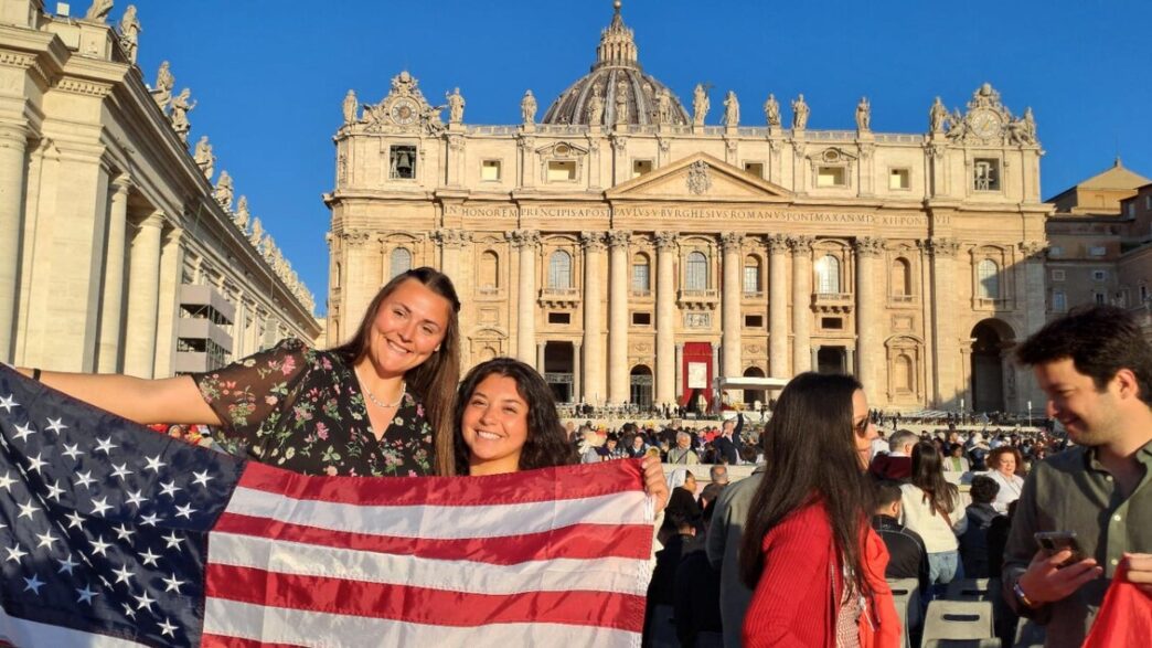 Fedeli E Pellegrini In Piazza