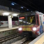 Fumo Bianco E Guasto Al Treno Della Circumvesuviana: Passeggeri Costretti A Scendere Sui Binari Tra Torre Annunziata E Pompei