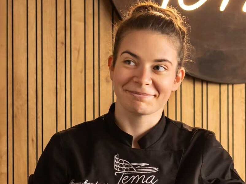 Giovane Panificatrice Di April