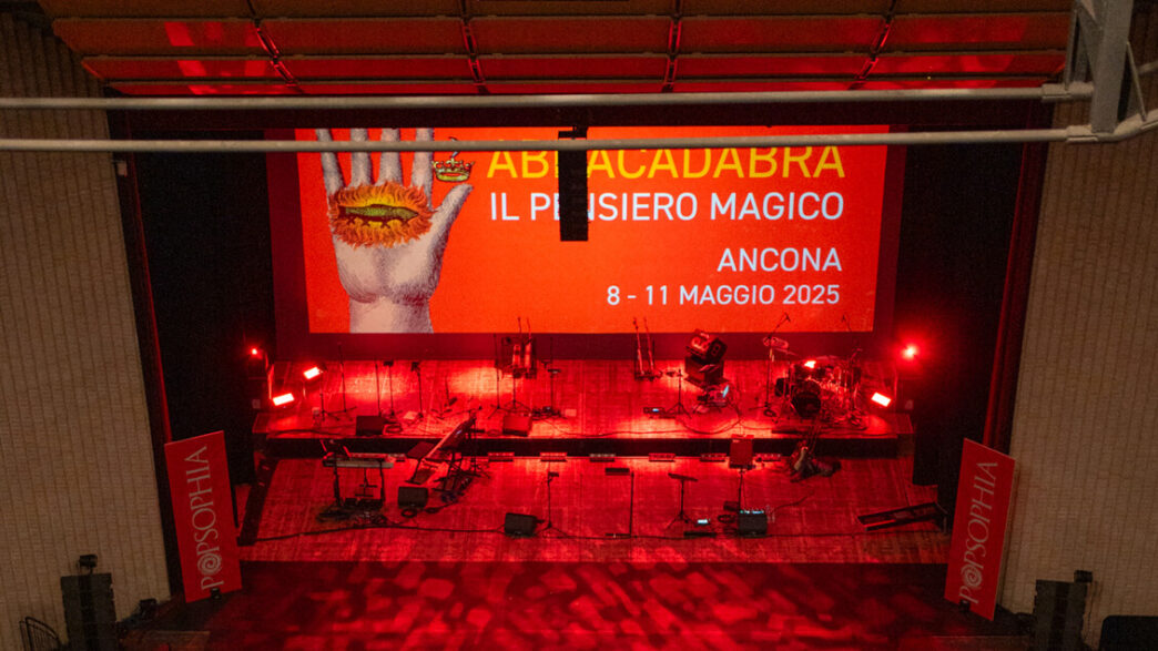 Grande Affluenza Al Teatro Del