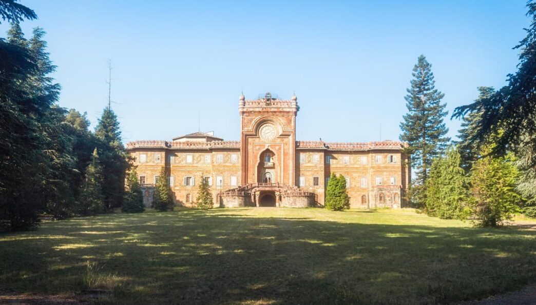 Il Castello Di Sammezzano A Po