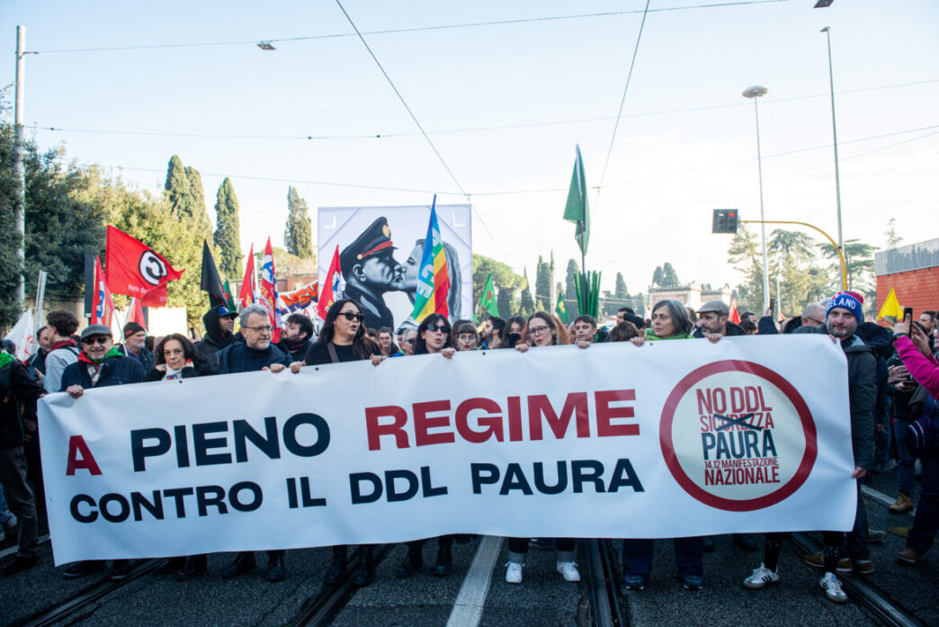 Il Corteo Contro Il Decreto Si