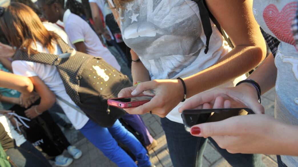 Il Divieto Di Cellulare Nelle