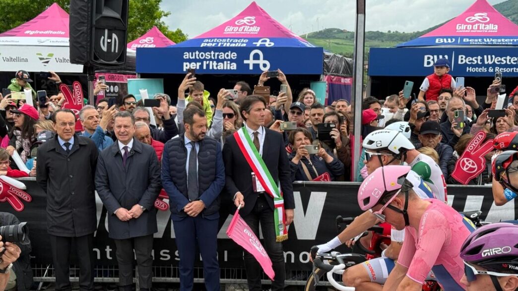 Il Giro De28099Italia 2025 Lascia L