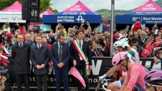Il Giro De28099Italia 2025 Lascia L