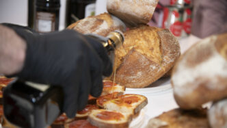 Il Pane2C Olio E Pomodoro Tra G
