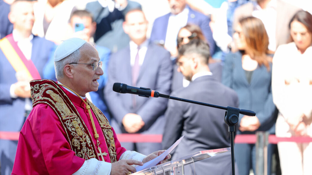 Il Papa Esprime Affetto E Impe