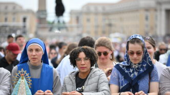 Il Papa Peruviano Anima Piazza