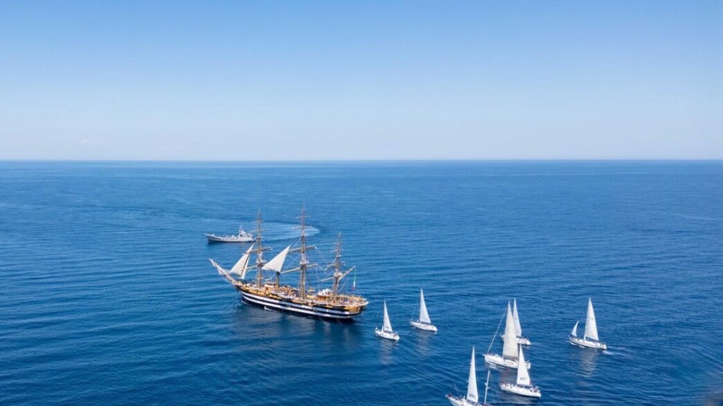 Il Passaggio Del Vespucci E De