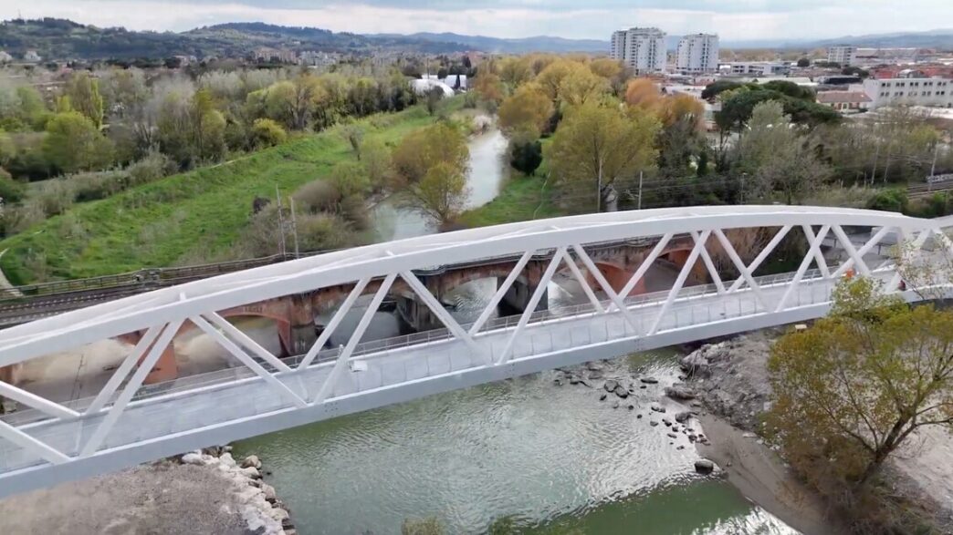 Il Ponte Ciclopedonale Di Via