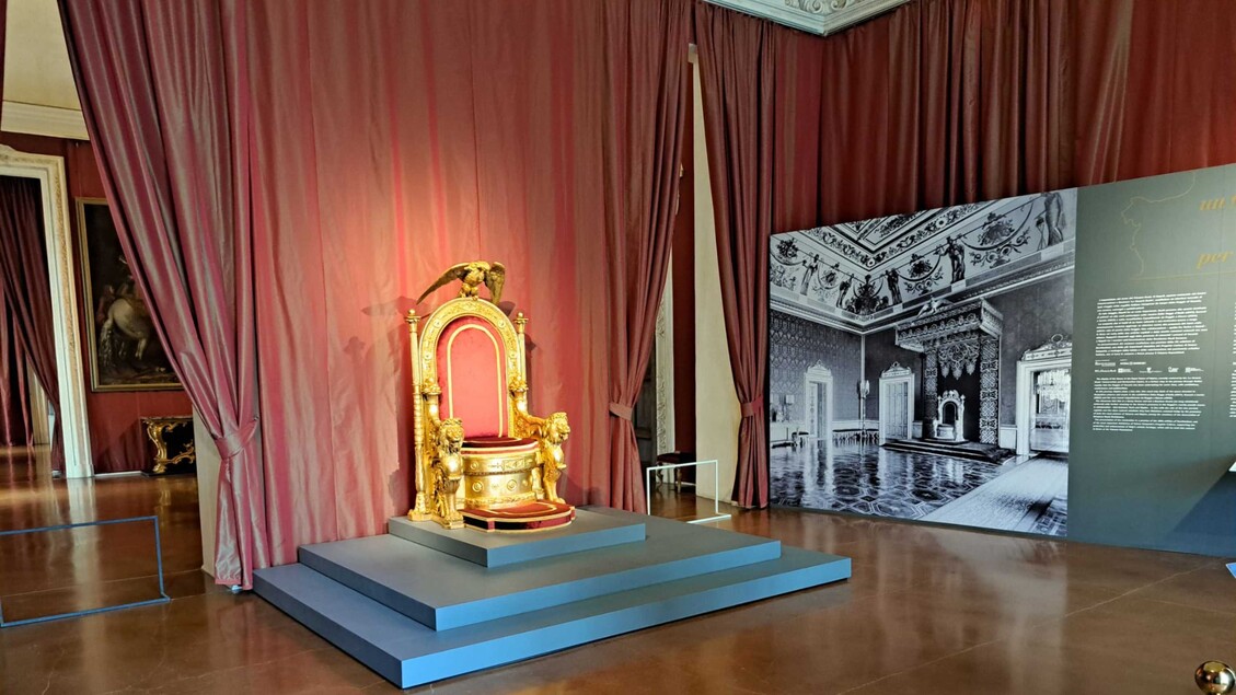Il Trono Del Palazzo Reale Di