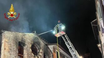 Incendio Distrugge Ristorante
