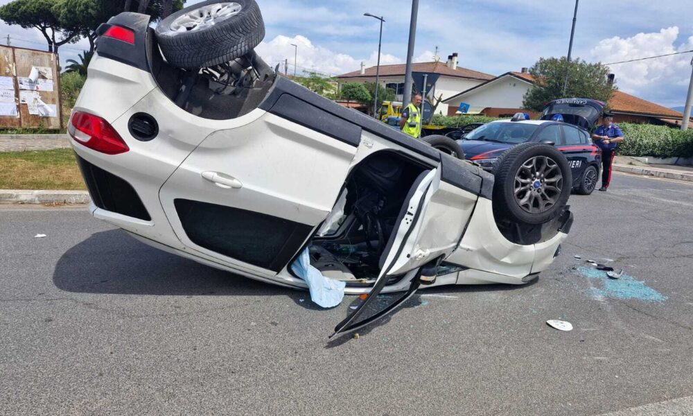Incidente Tra Due Auto Alla Ro