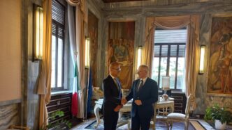 Incontro Tra Il Commissario De