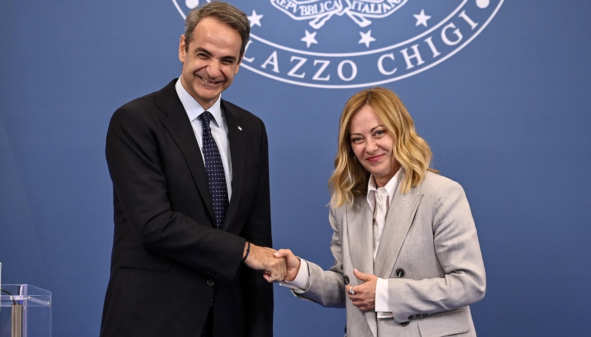 Italia E Grecia Siglano 14 Acc