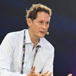 John Elkann E Luca De Meo Lanciano L’allarme Sulle Sfide Dell’auto Popolare In Europa Nel 2025