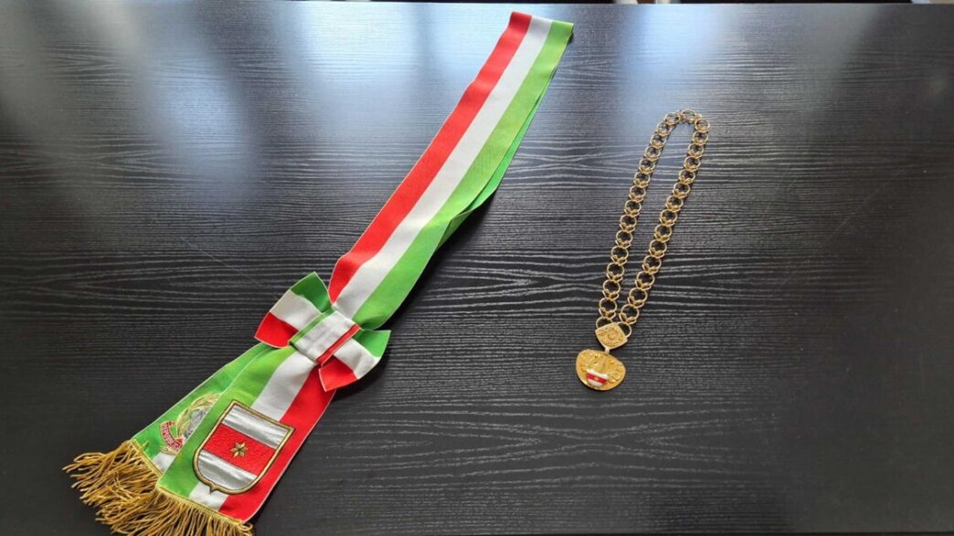 La Catena Con La Medaglia Al P
