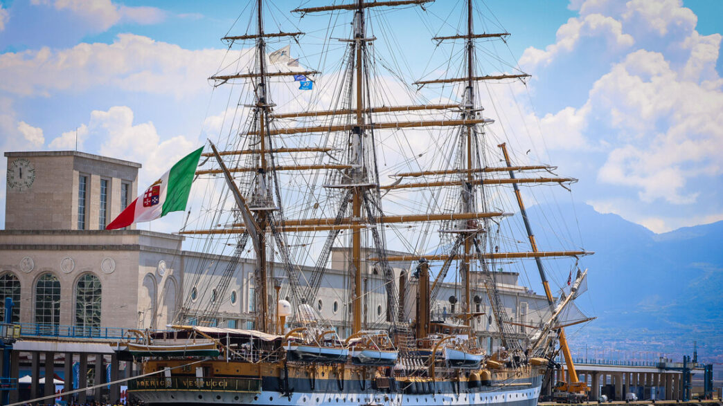La Nave Amerigo Vespucci Salpa