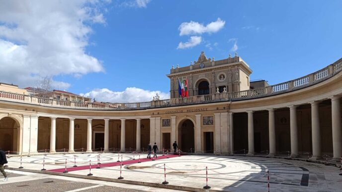 La Prima Commissione Del Consi