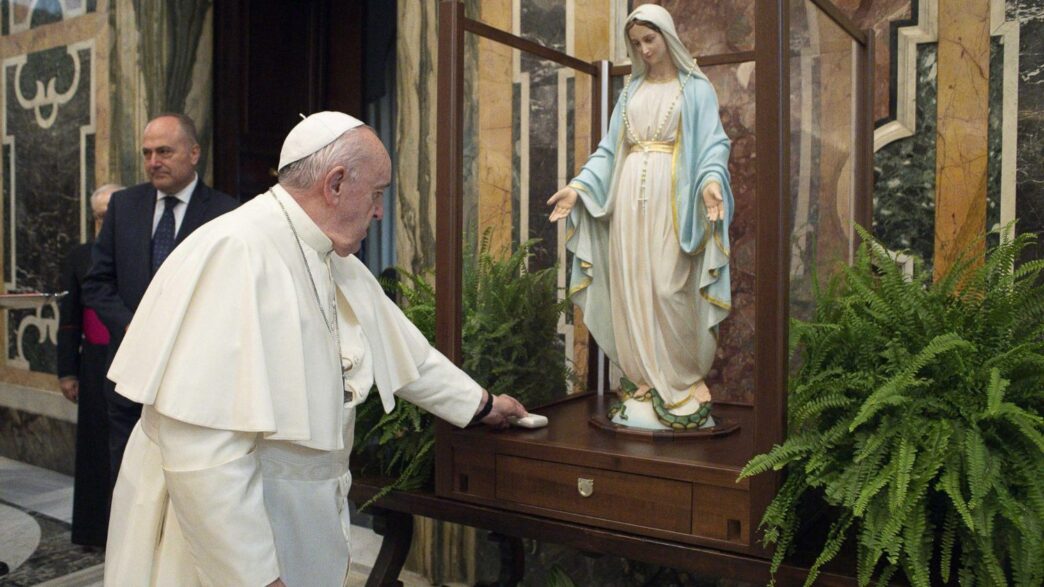 La Statua Della Vergine Della