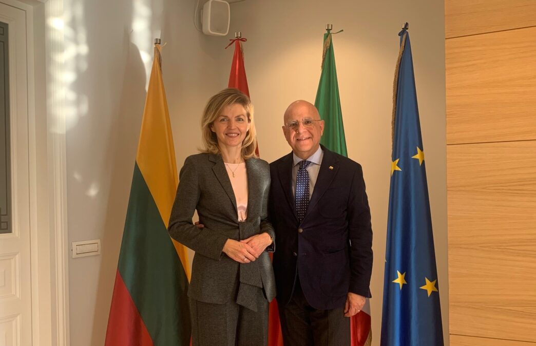 La Visita Delle28099Ambasciatrice D