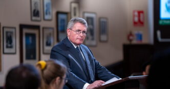 Leonard Leo Sotto Attacco Dal