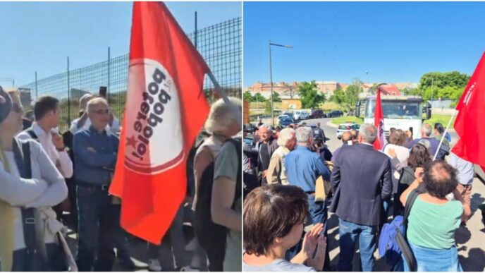 Manifestanti Bloccano Camion C
