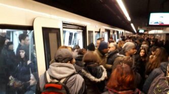 Metro A Roma Ferma Per Presenz