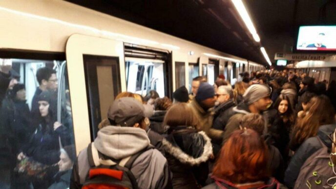 Metro A Roma Ferma Per Presenz
