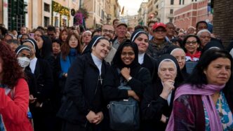 Migliaia Di Fedeli Da Tutto Il