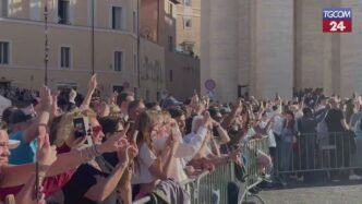 Migliaia Di Fedeli In Piazza S
