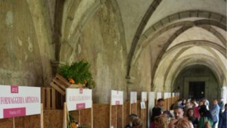 Migliaia Di Visitatori E Centi