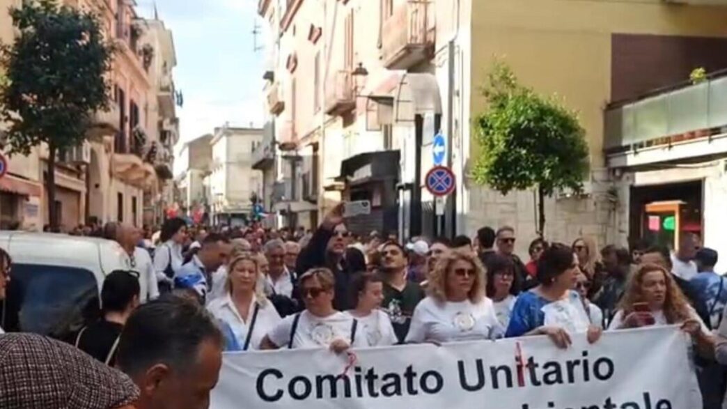 Migliaia In Corteo Ad Acerra P