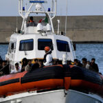 Migranti Soccorsi Al Largo Di Crotone: 65 Persone Arrivate A Bordo Di Unità Della Guardia Costiera