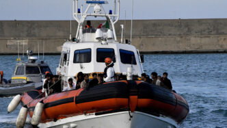 Migranti Soccorsi Al Largo Di