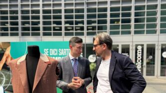 Milano3A La Piazza Della Region