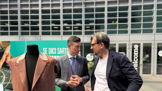 Milano3A La Piazza Della Region