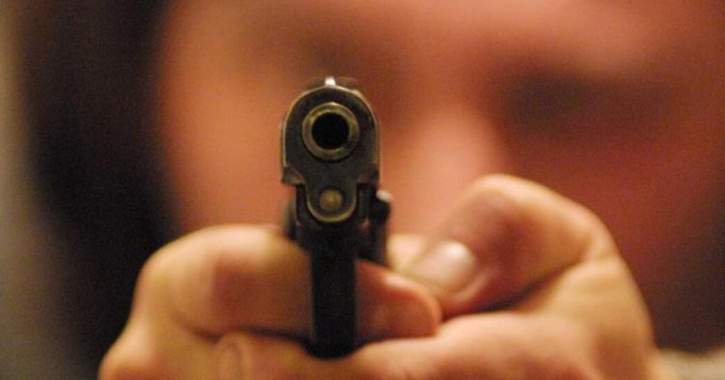Minaccia Con Pistola Giocattol