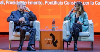 Mons. Gianfranco Ravasi Tra Ec