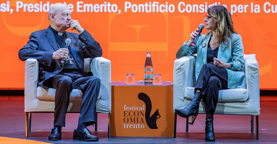 Mons. Gianfranco Ravasi Tra Ec